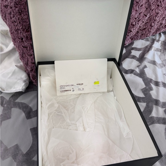 Beautiful & Authentic Tan GUGGI shoes - Picture 8 of 10